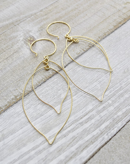 Leaves Interlocking Gold Earrings - Cloverleaf Jewelry